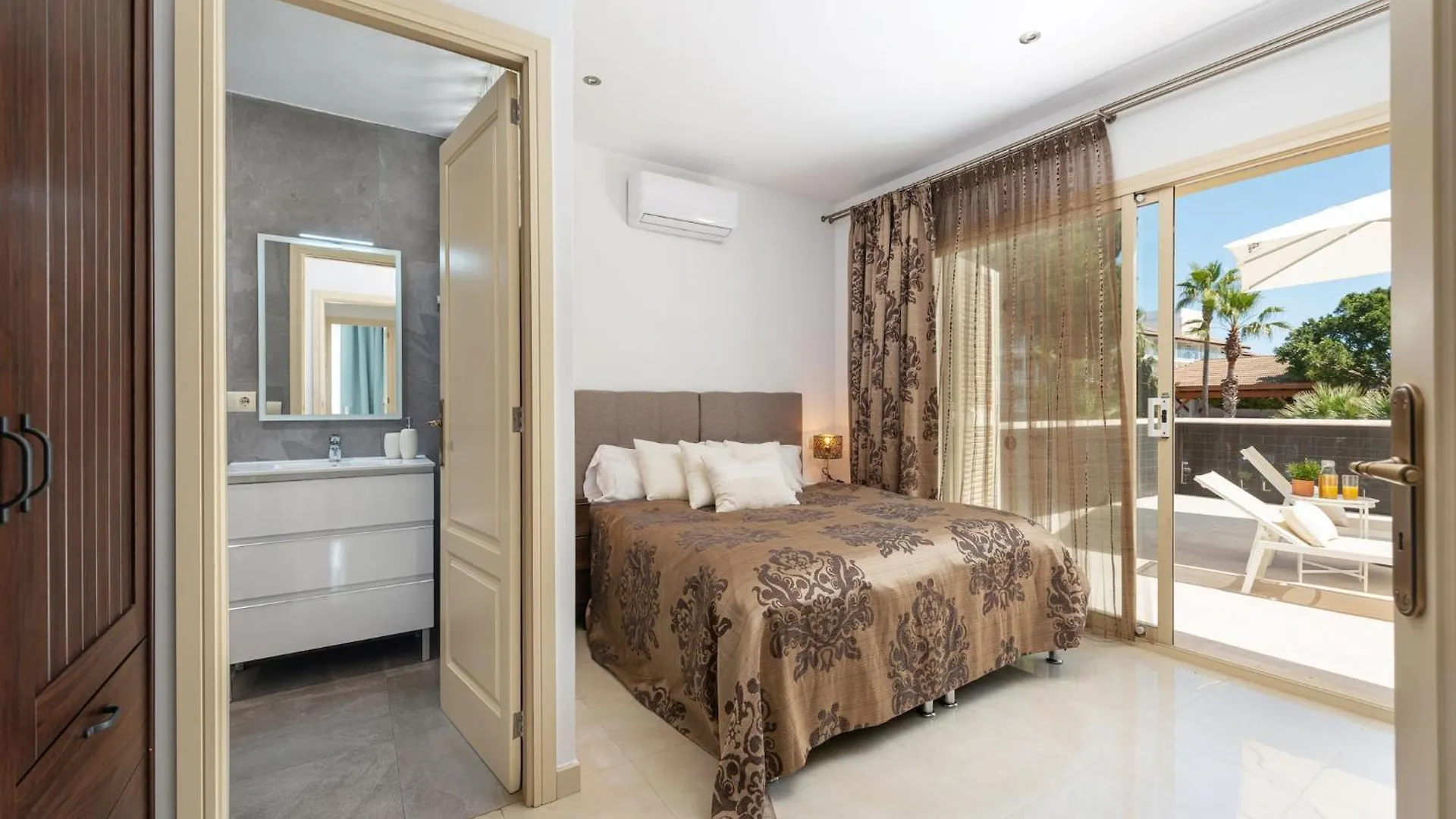 Stunning Holiday Home In Playa De Muro Spanien